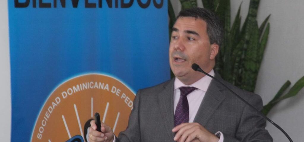 El doctor José A Torres, medico alergólogo, explica como se desarrollo la rinitis en climas tropicales