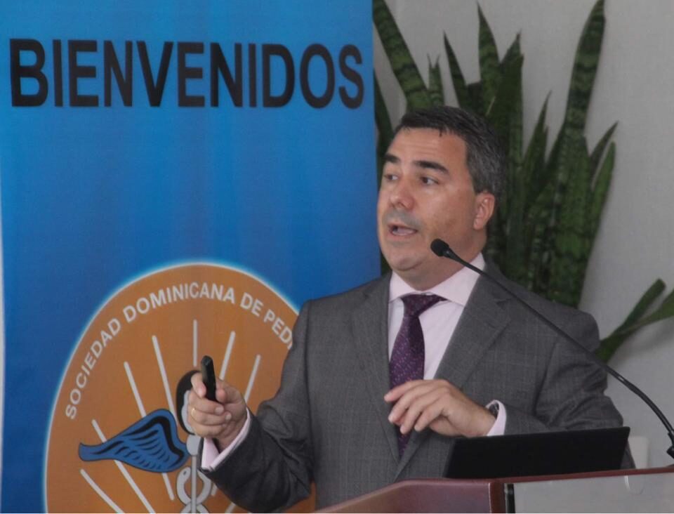 El doctor José A Torres, medico alergólogo, explica como se desarrollo la rinitis en climas tropicales