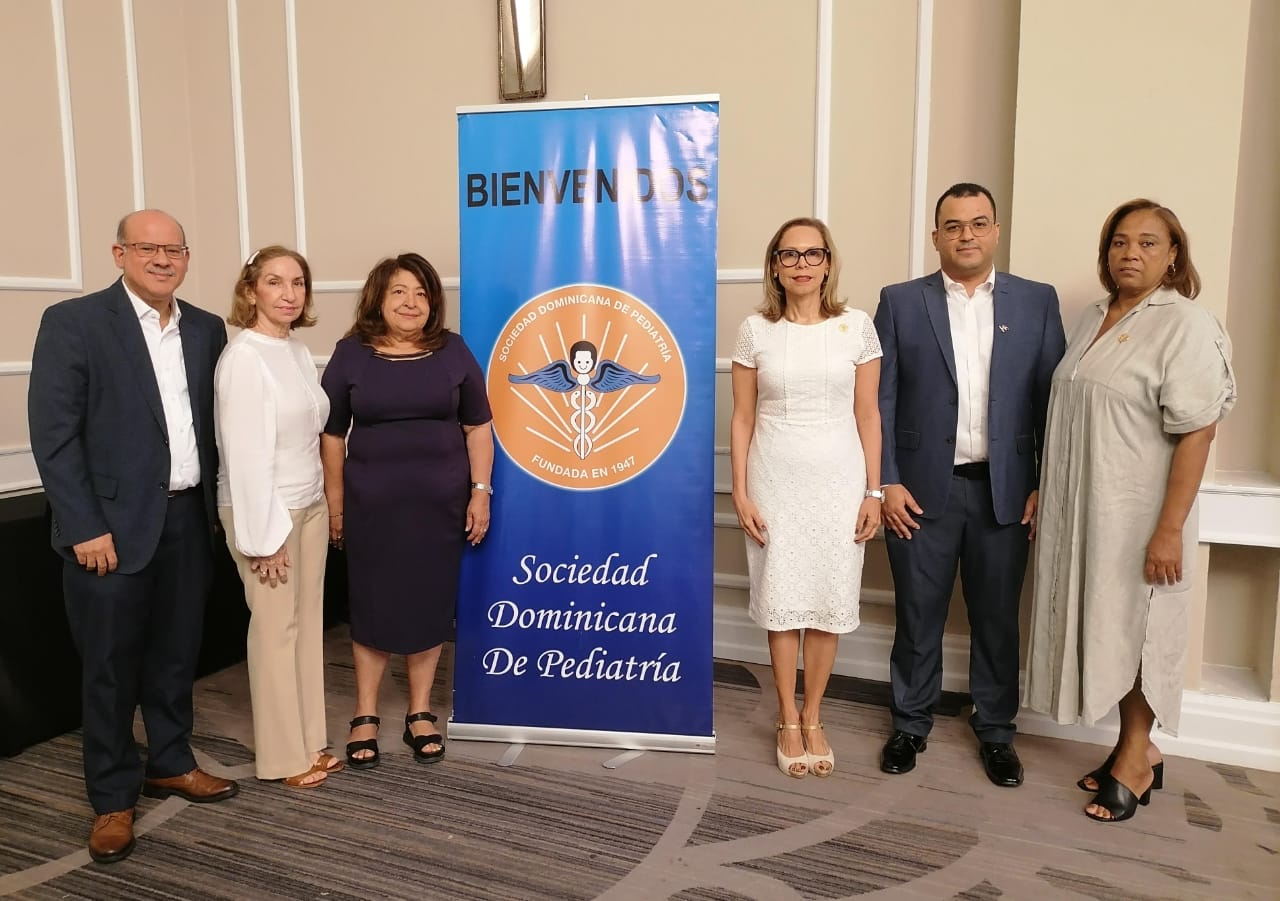 Representantes de la Sociedad Dominicana de Pediatría durante su primer encuentro de educación continua del 2024
