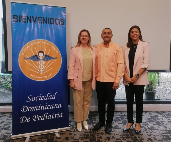 1. Lina Vasquez, Christian Mateo y Karina del Monte.